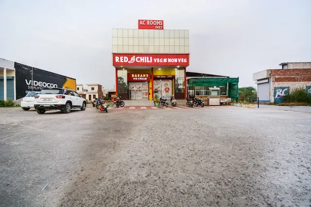 OYO 42761 Red Chili Food Plaza