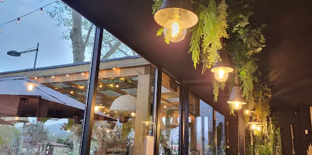 Fronteira Gastrobar-Tapas Wines Gins