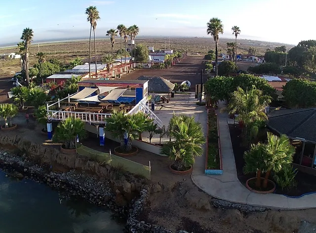 Don Eddie's Landing Hotel & Bar & Lulu's Resturante