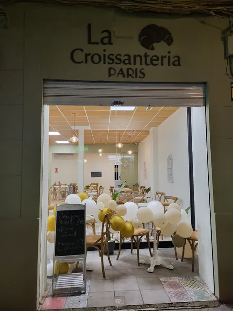 La Croissanteria Paris. Coffee and matcha premium.