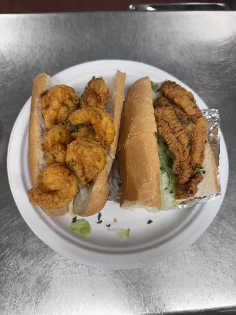 Nola’s Main St Cafe