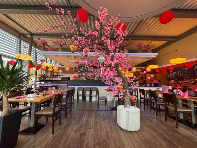 Son asiatisches Restaurant - Sushi & Warme Küche