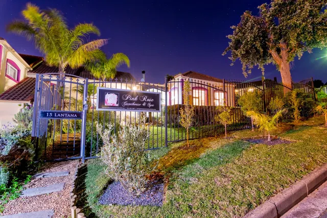 Pink Rose Guesthouse & Spa | for men