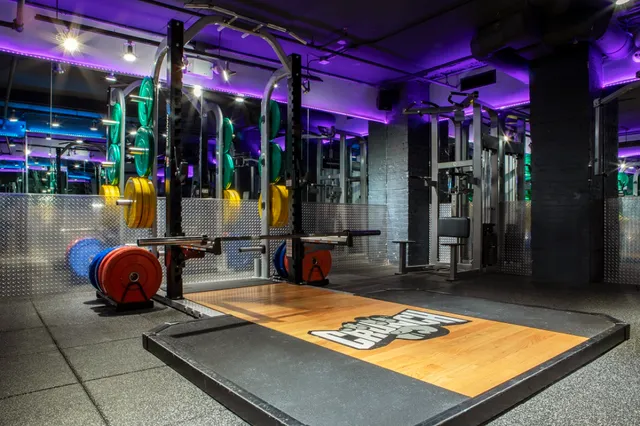 Crunch Fitness - 81st Street