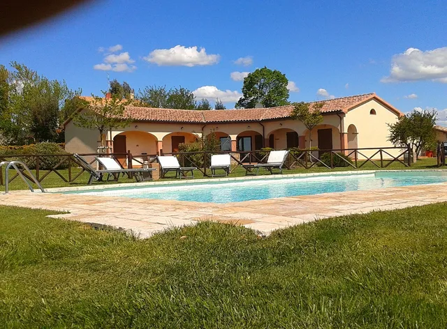 Agriturismo La Collina Degli Olivi - Tuscany Farmhouse Near Sea