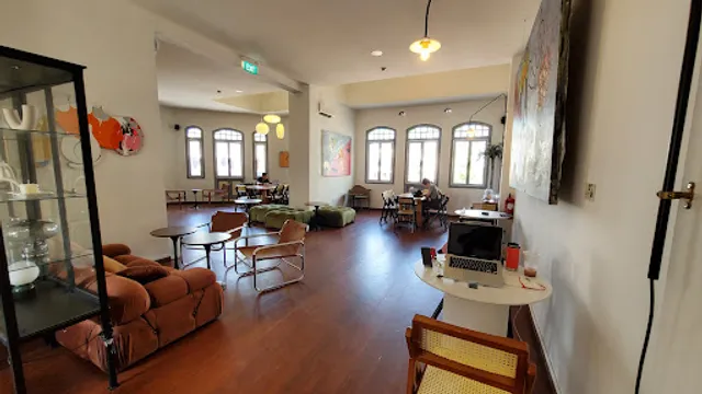 Crane (Joo Chiat Road)