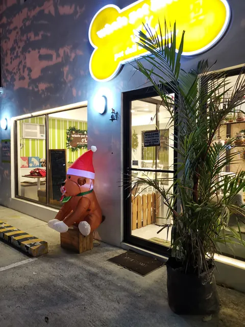 Whole Pet Kitchen: Pet Deli & Bark-ery - Natural Pet Food & Pet Bakery