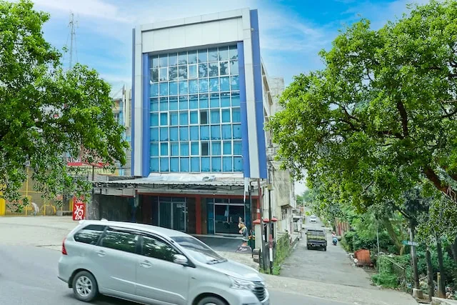 OYO 90390 Hotel Rd PremiumNearRSUD Station