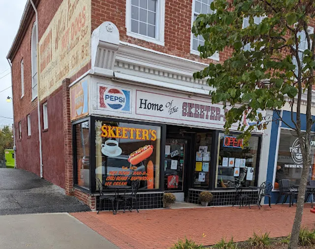 Skeeter's World Famous Hotdogs