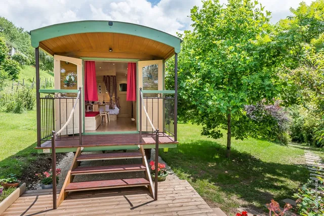 GITE LE PARADIS DES ANIMAUX et ROULOTTE de CHARME