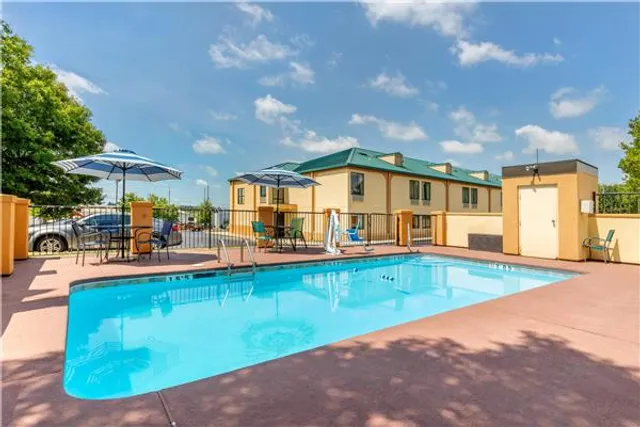 Quality Inn Auburn Campus Area I-85