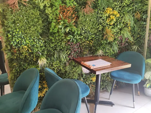 ShellBeacon Cafe, Bar & Kitchen