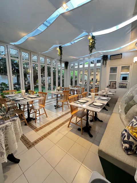 Rosirin Café & Bar รสสิรินท์ร by เวียงใต้