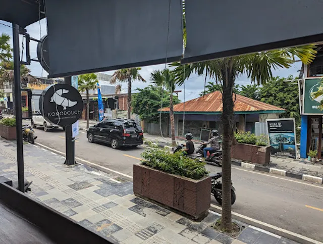 KOMODOUGH Artisan Bakery & Coffee