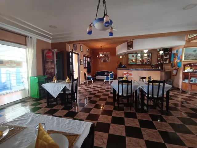 Issa Blanca Chez Nadia