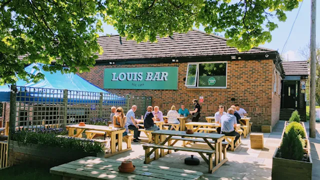 Louis Bar