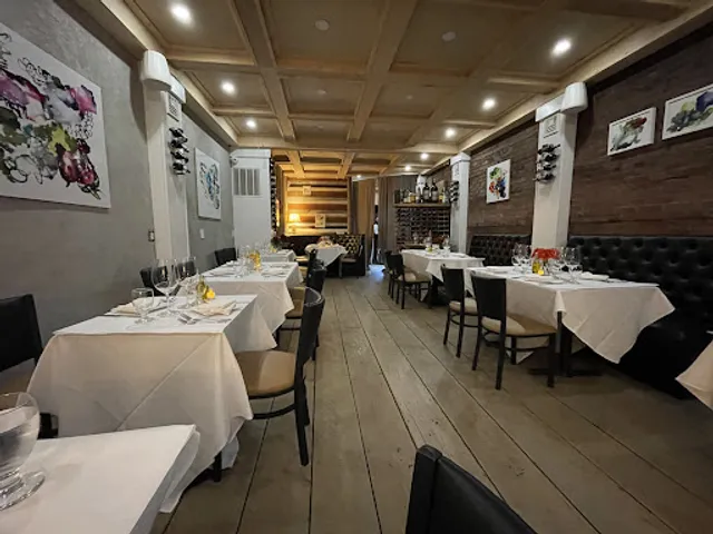 T's Restaurant & Bar