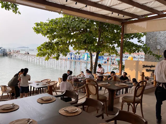 Sabienglae, Bang Rak Beach