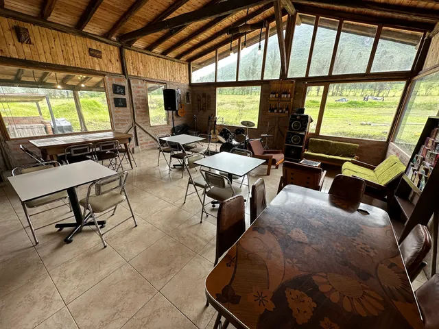 El Castillo del Lobo Pululahua _ Camping