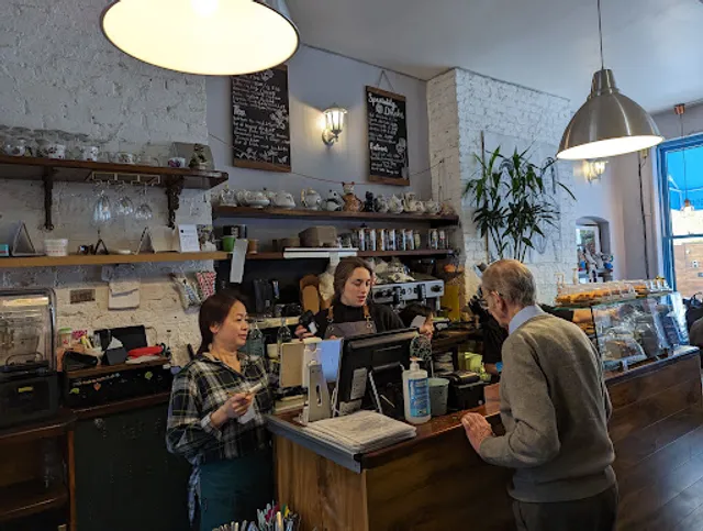 Oliver's Village Café