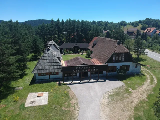 Galerija Kovacevic/Art and Nature Apartments