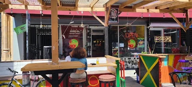 Minto's Jamaican Restaurant & Bar