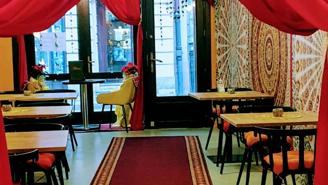 Delhi Curry House Indian Restaurant (طعام حلال)