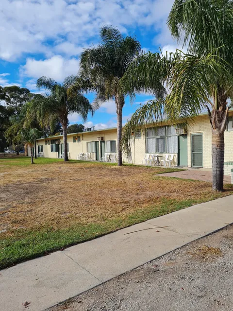 Lazy River Motor Inn