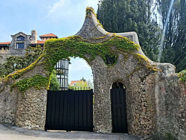 Gate Birds (or Moro)