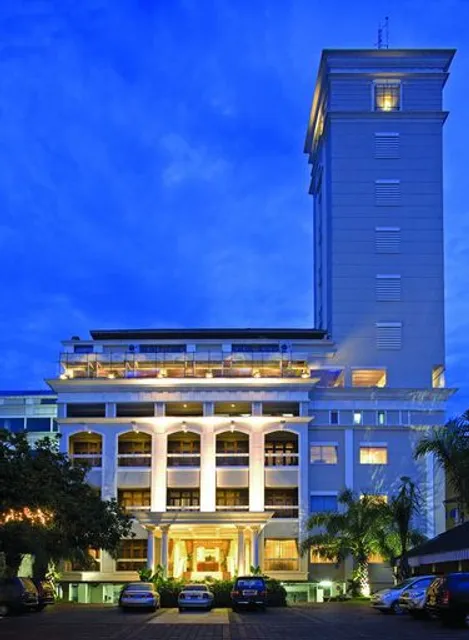 One Six Eight OX hotel dan restaurant