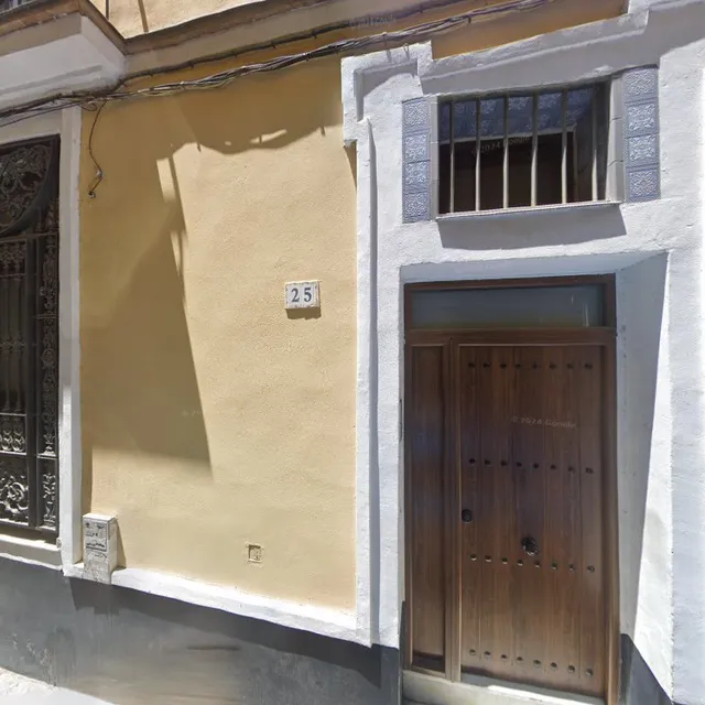 Cano Y Cueto, Bright Apartment in Santa Cruz Neighborhood