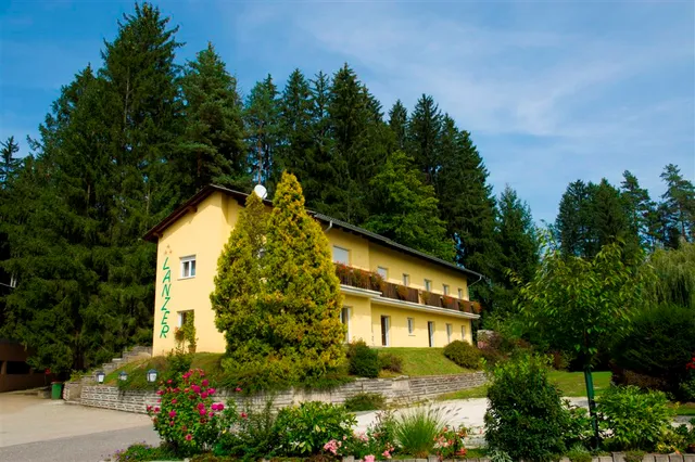 Pension Lanzer apartments