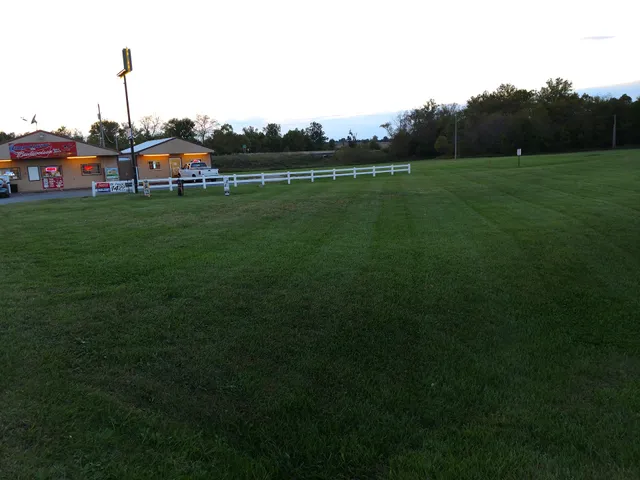 Discount Cigarettes & Liquor