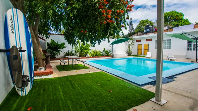 Casa Pancho Playa. Hospedaje con Desayuno y Alberca a 10 min de la playa