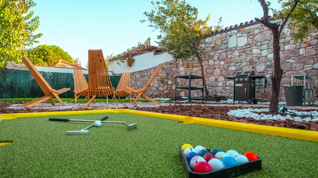 MINIQ 103 - Trampoline, BBQ, Mini Golf, Cinema - City Center