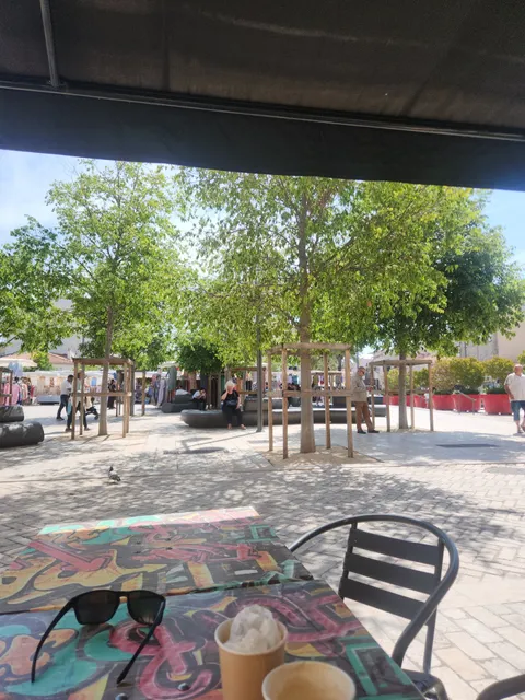 Commerce a Canne la Bocca