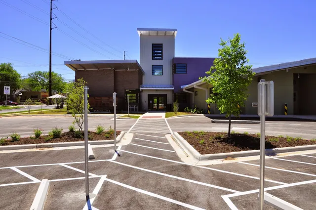 Twin Oaks Branch, Austin Public Library