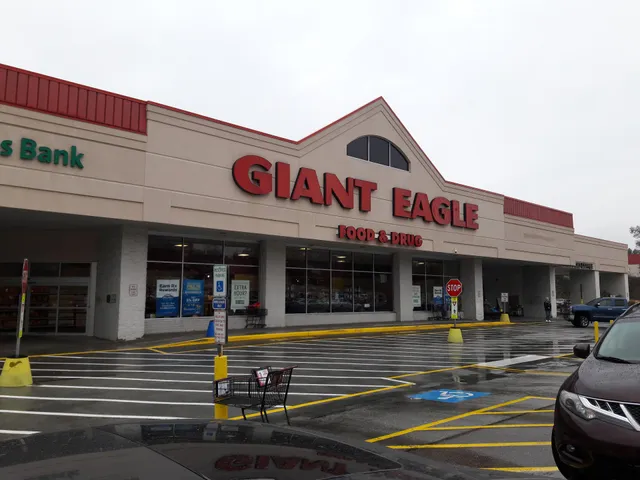 Giant Eagle Supermarket