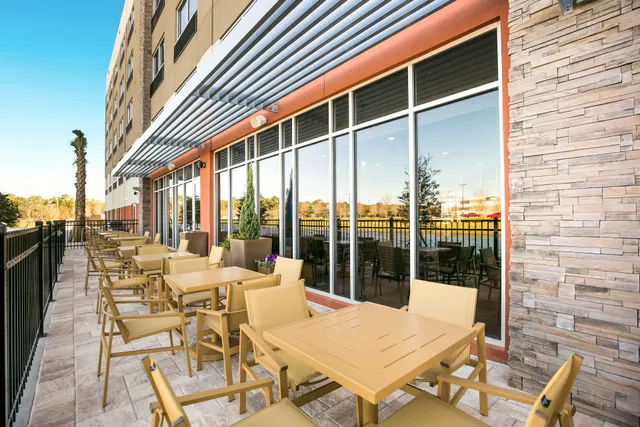 Holiday Inn Express & Suites, Jacksonville Town Center