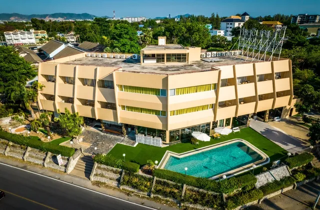 Bangsaen Villa Hotel