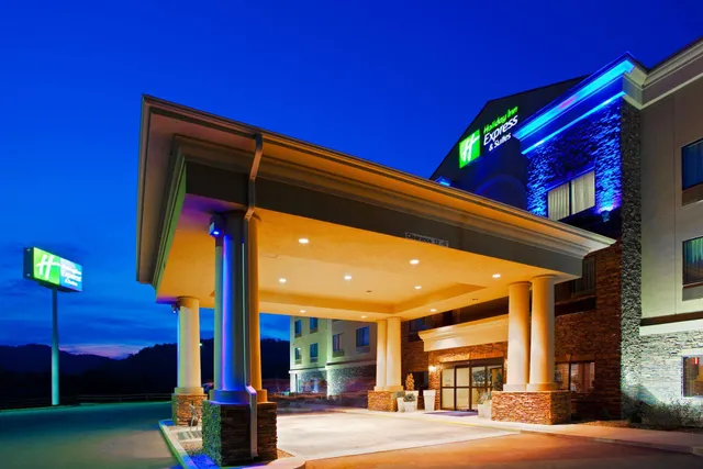 Holiday Inn Express & Suites Weston by IHG