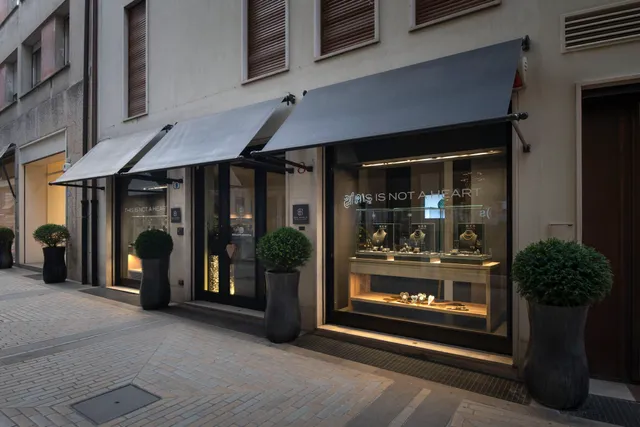 BE8 Jewels Flagship Store