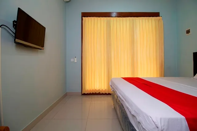 RedDoorz @ Poppies Lane Two