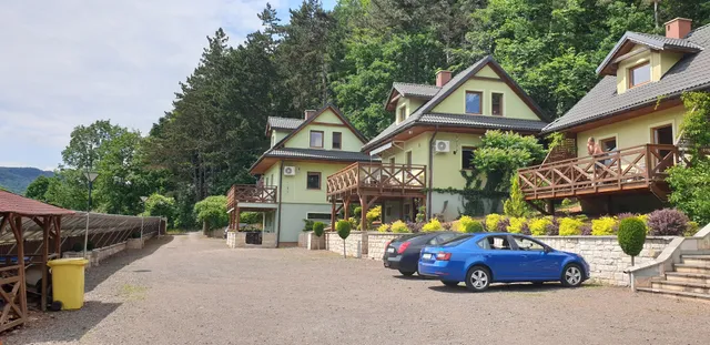 DOMKI LEŚNE ZACISZE