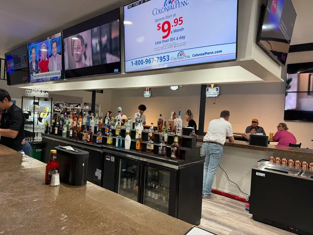 Neri's Courtyard Bar & Grill