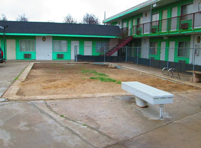 Firebird Motor Hotel