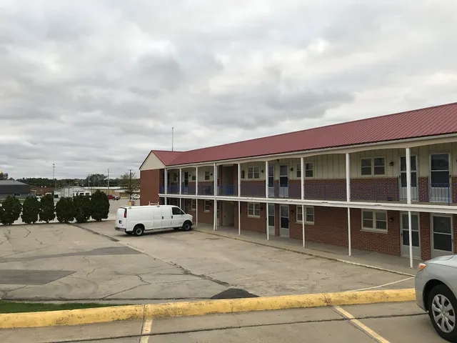 Colonial Inn Dyersville