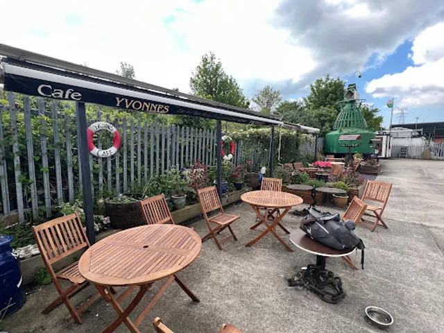Yvonnes Cafe
