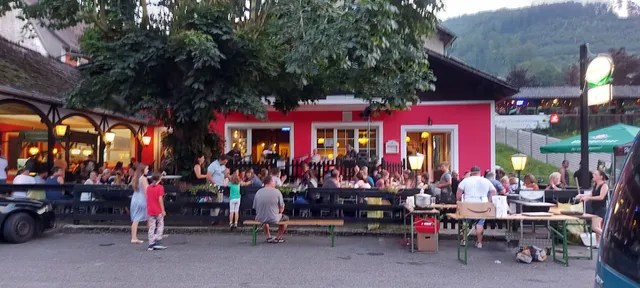 Holmes Café & Pension Engelhartszell