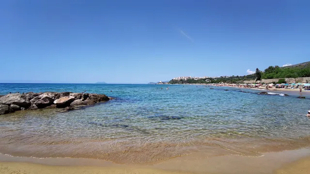Spiaggia libera Grotta di Tiberio